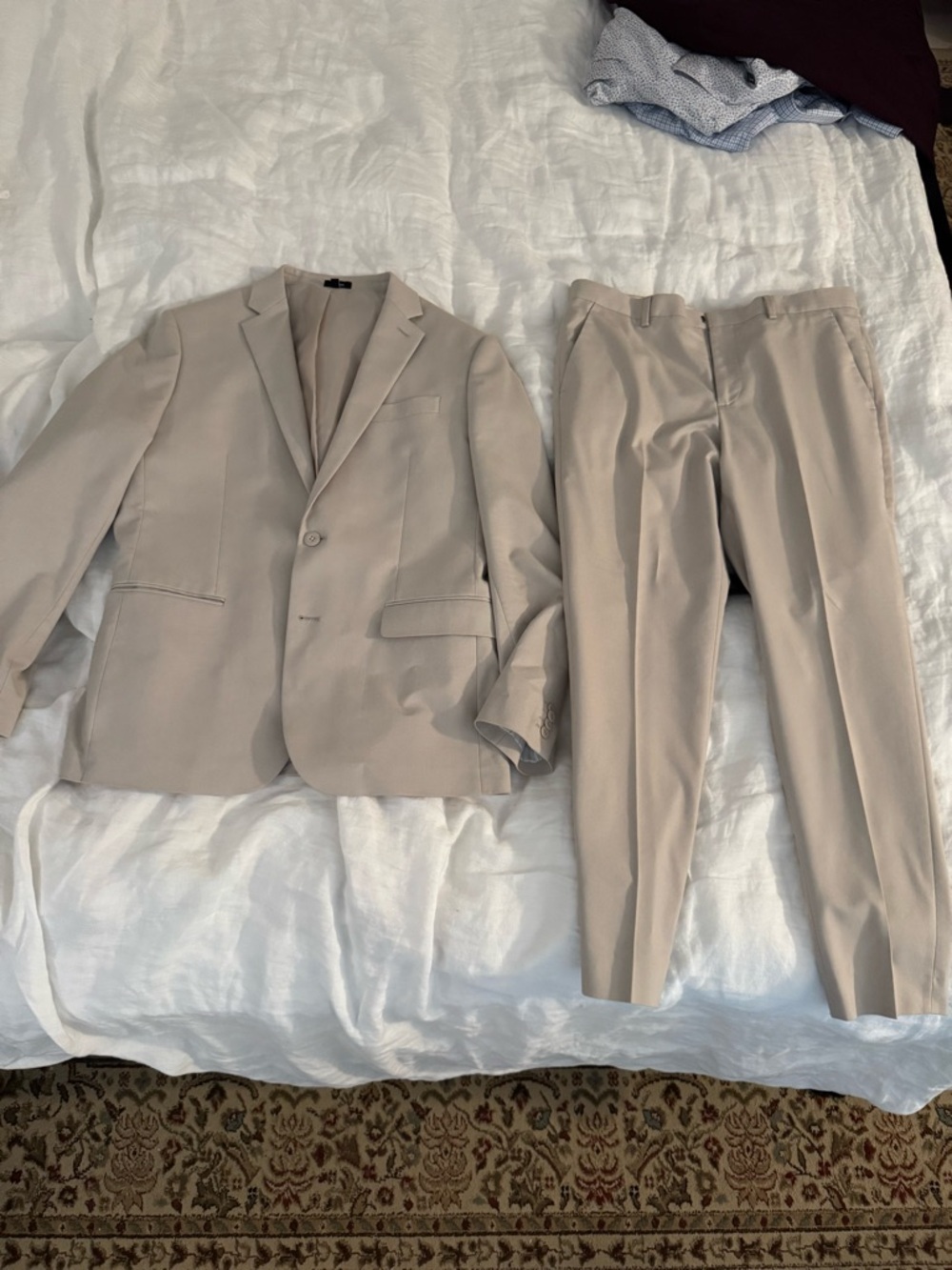 Express Men's Light Beige Two-Piece Suit Jacket & Pants